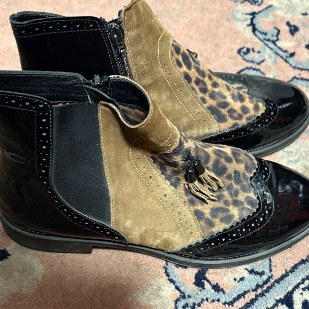 BeautiFeel Black and Brown Leopard Ankle Boots